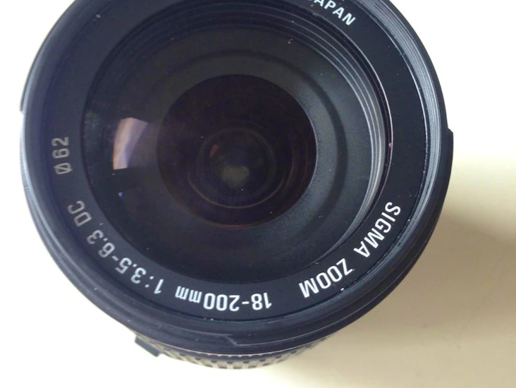 Sigma 18-200mm 3.5-6.3 zoom lens canon mount