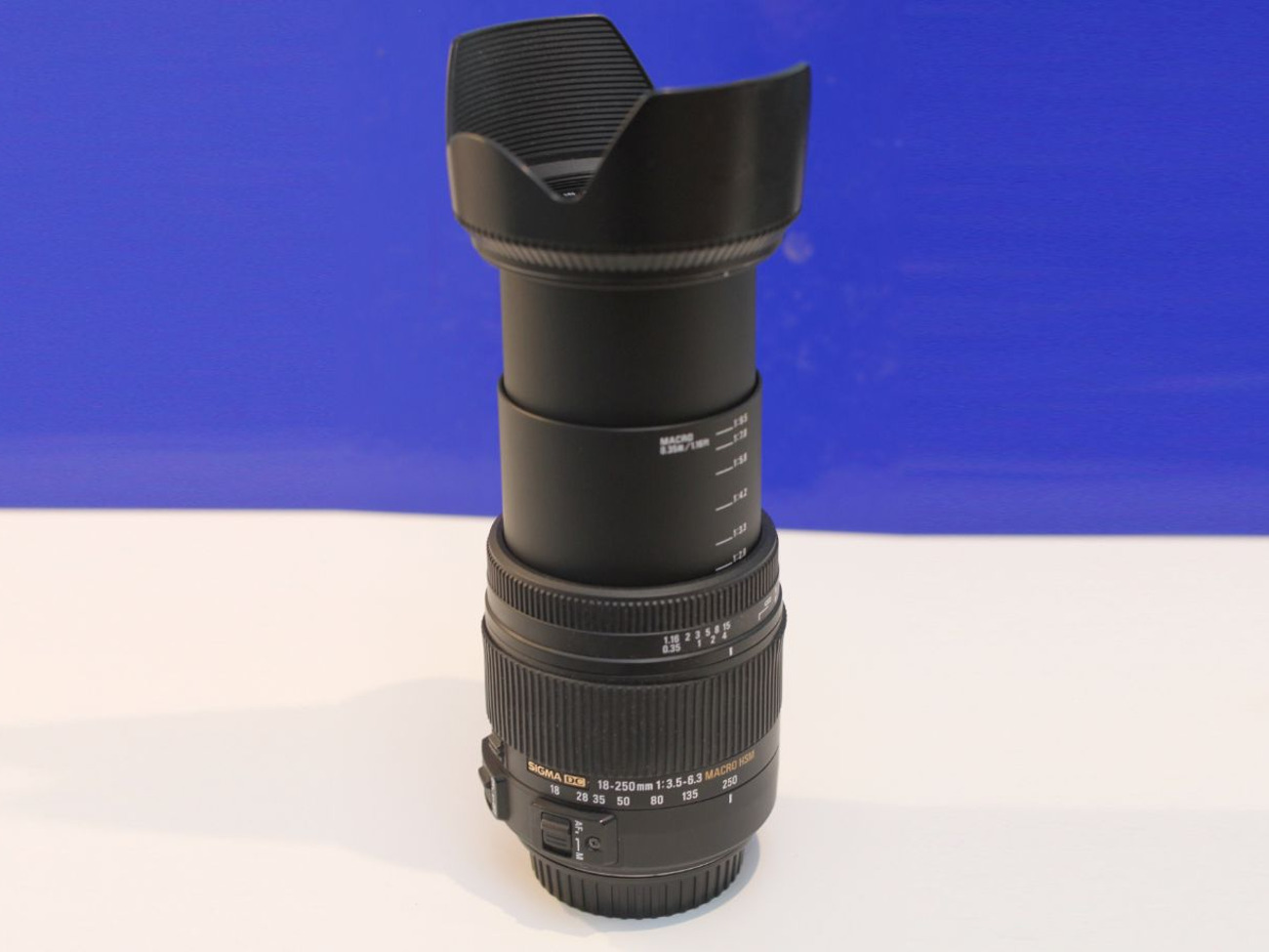 Sigma 18-250mm macro hsm lens for canon ef-s
