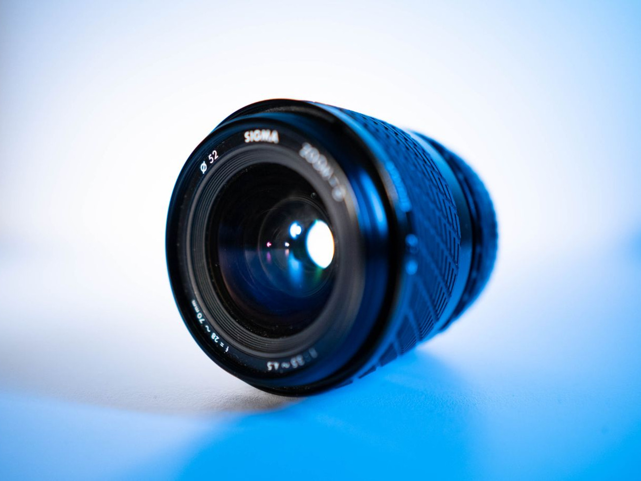 Sigma 24-70mm f/2.8 - vintage lens