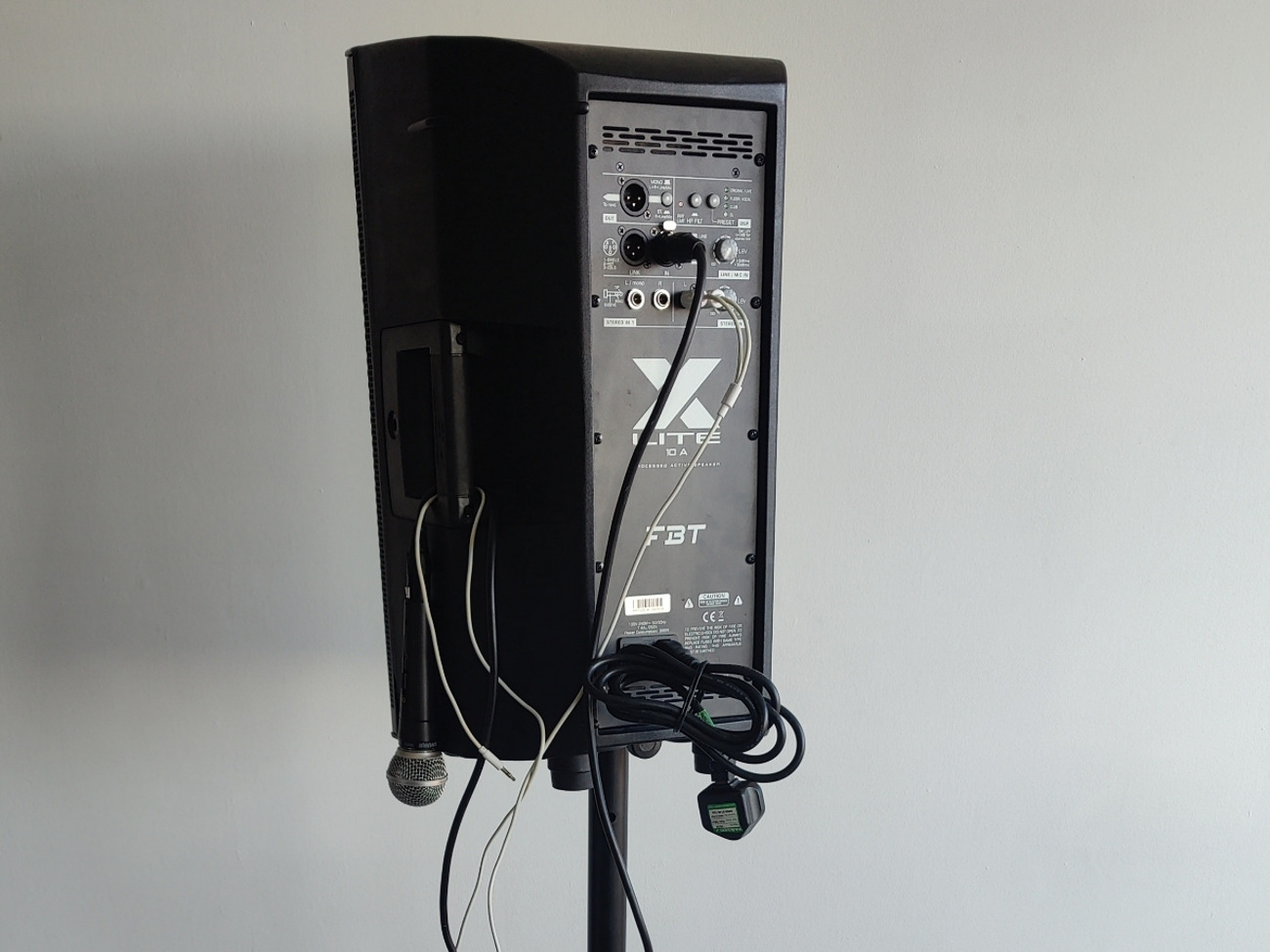 Single fbt pa speaker 1000w with microphone and audio cable