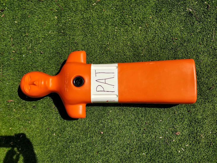 Sinkable rescue manikin