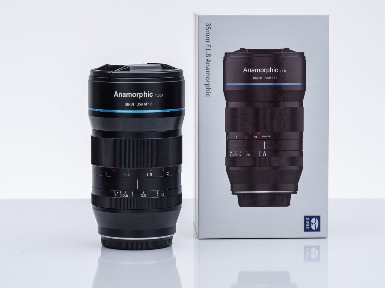 Sirui 35mm f/1.8 1.33x anamorphic lens for mft