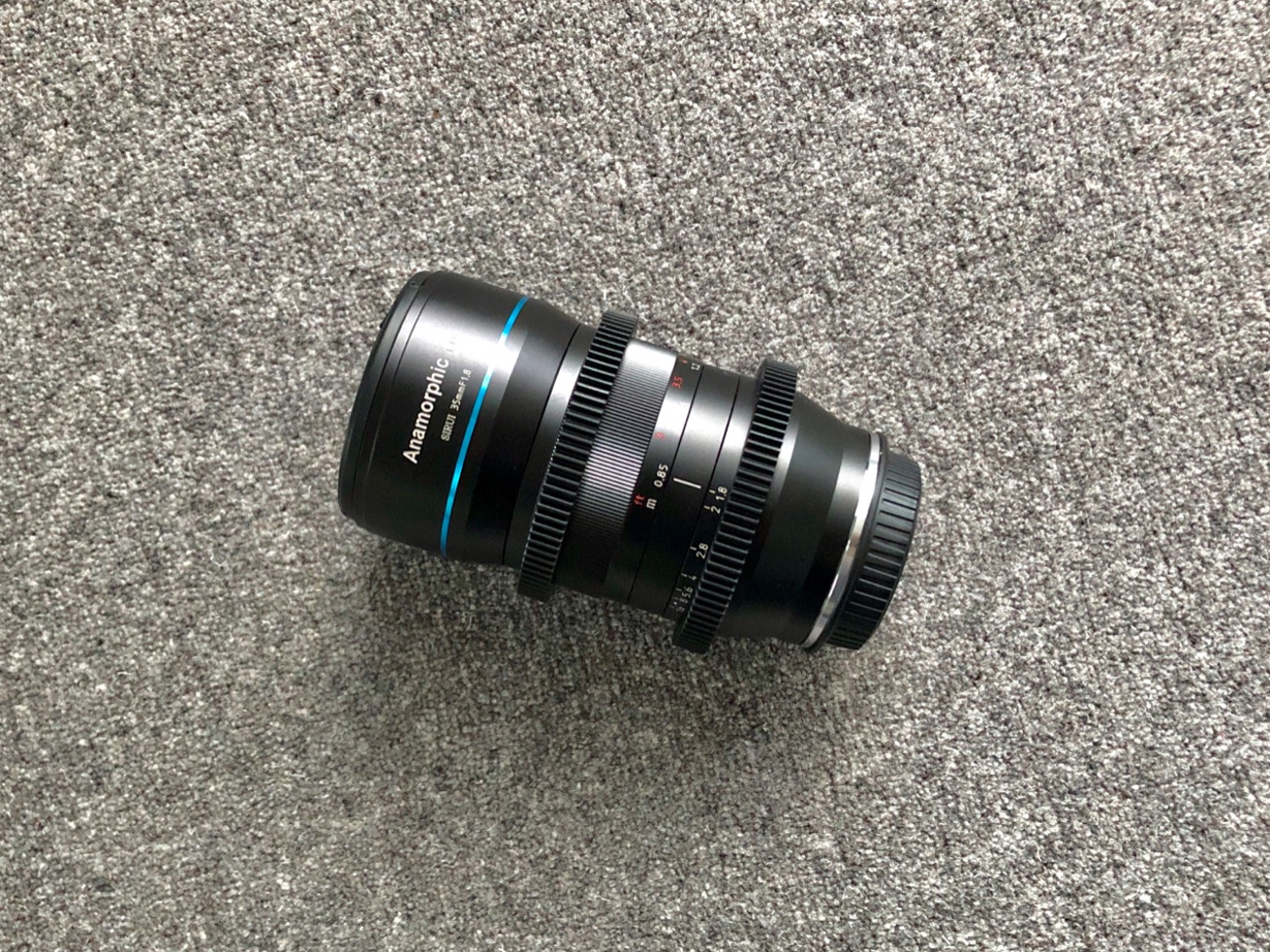 Sirui 35mm f1.8 1.33x anamorphic lens for sony e-mount