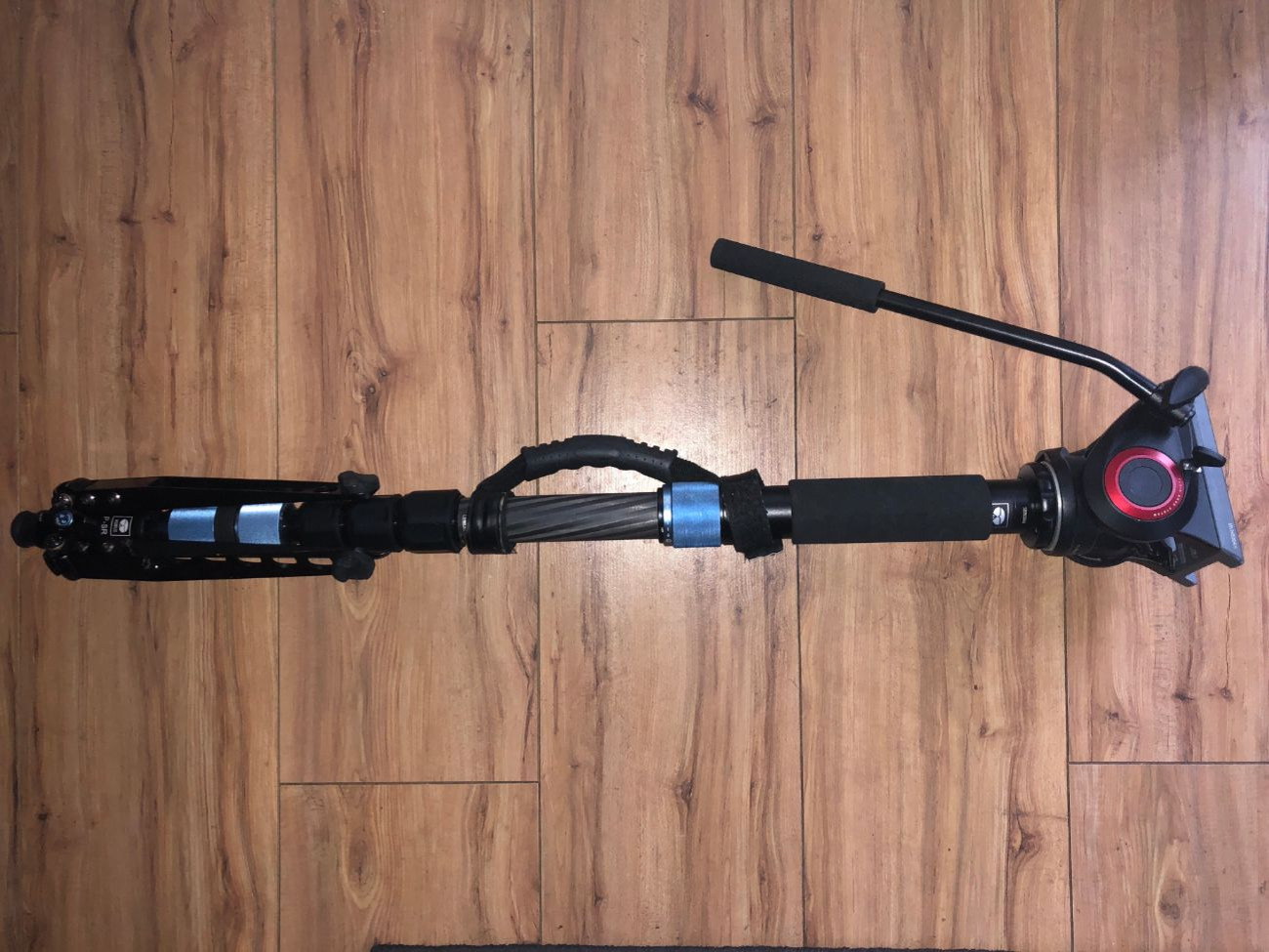 Sirui carbon fibre monopod + manfrotto mvh502ah fluid head