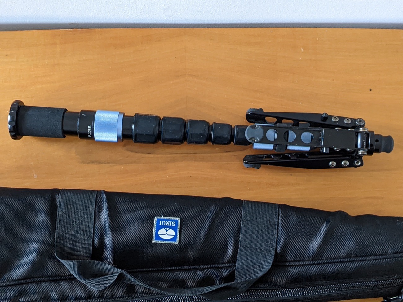 Sirui carbon fibre monopod with support feet
