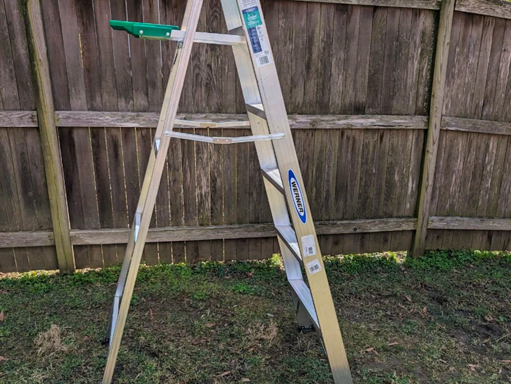 Six foot (6') ladder