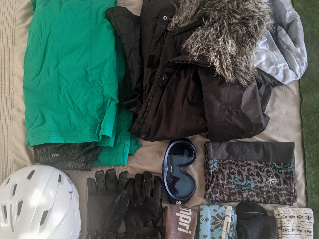 Rent Ski clothing jacket trousers gear from Solveiga P Leytonstone Waltham Forest for 3.71 7 day