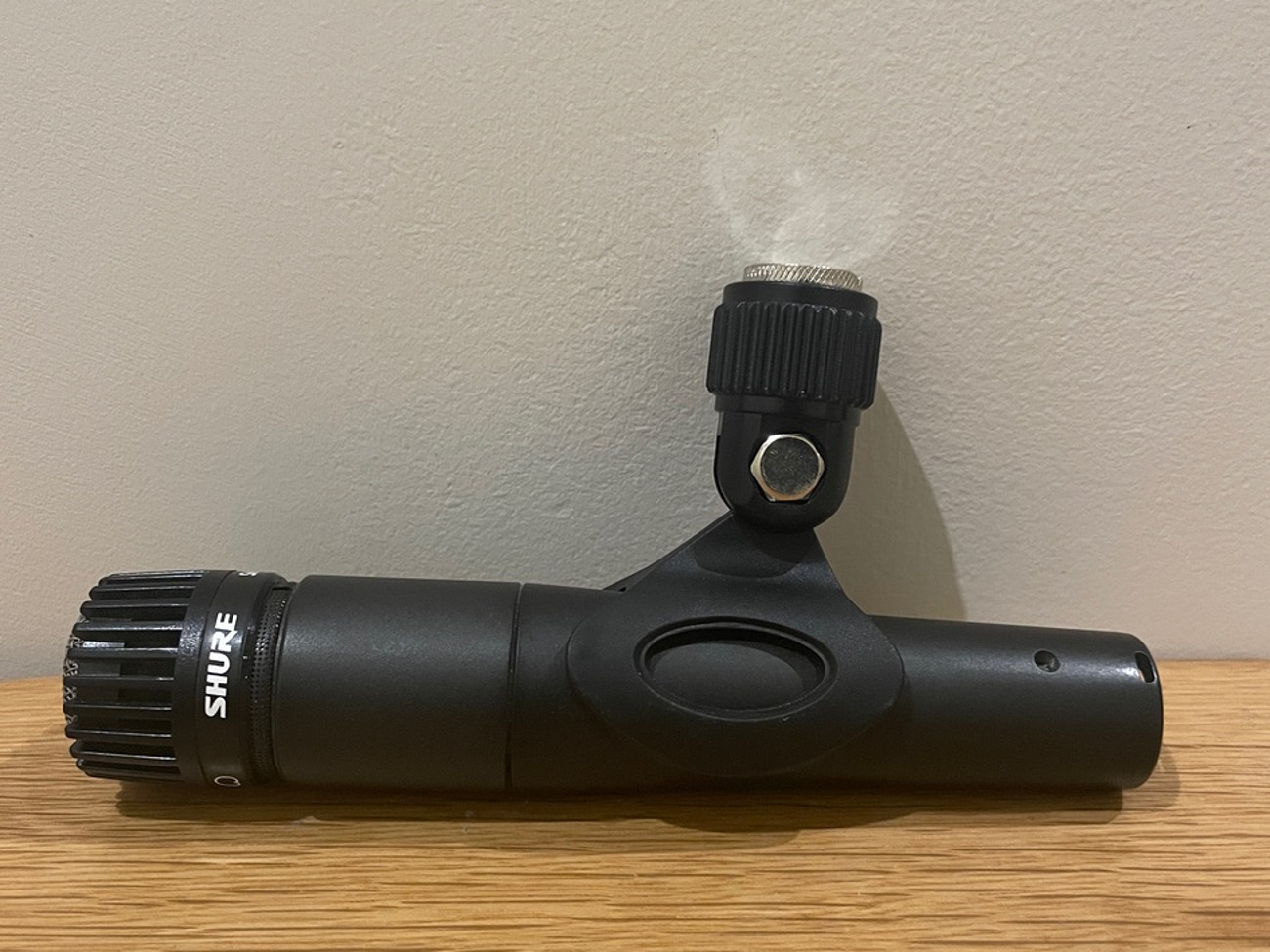 Sm57, clip, stand & xlr cable 