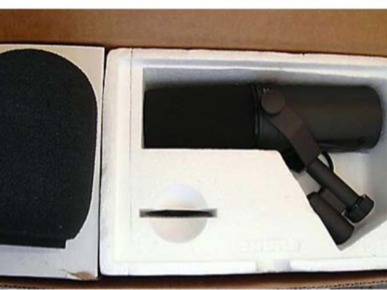 Sm7b dynamic microphone