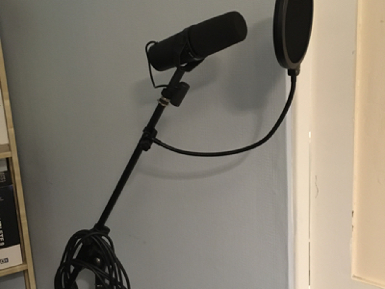 Sm7b with stand xlr and pop guard 