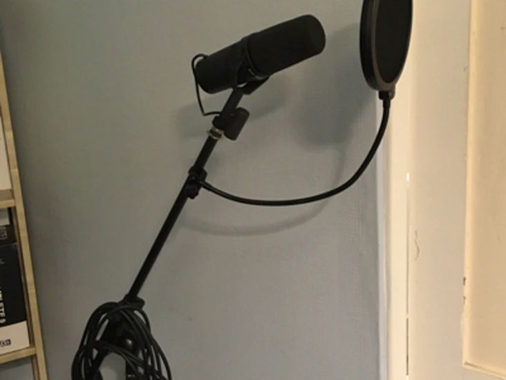 Sm7b with stand xlr and pop guard