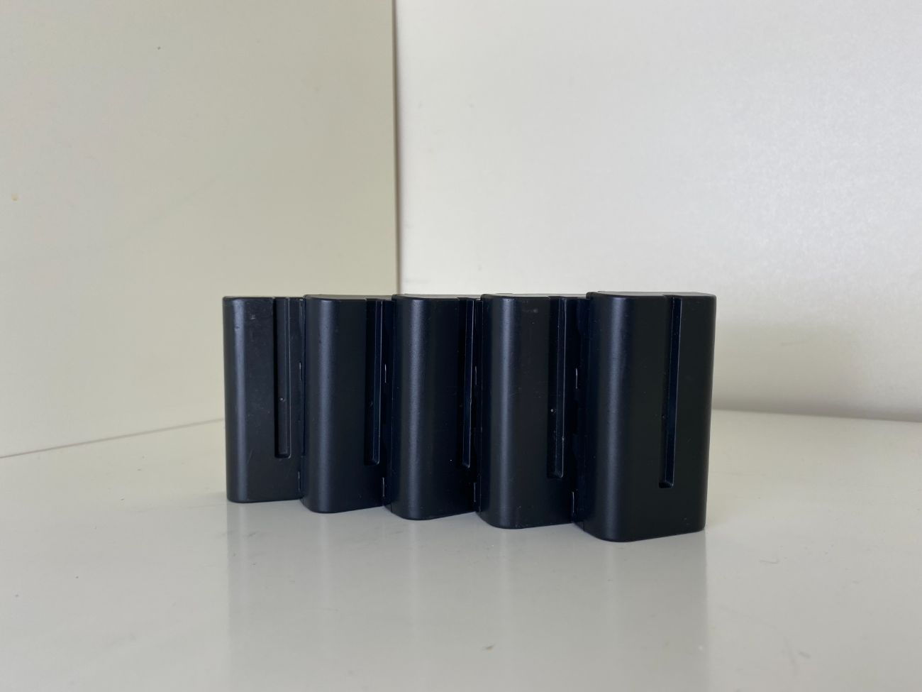 Small sony np-f550 batteries x4