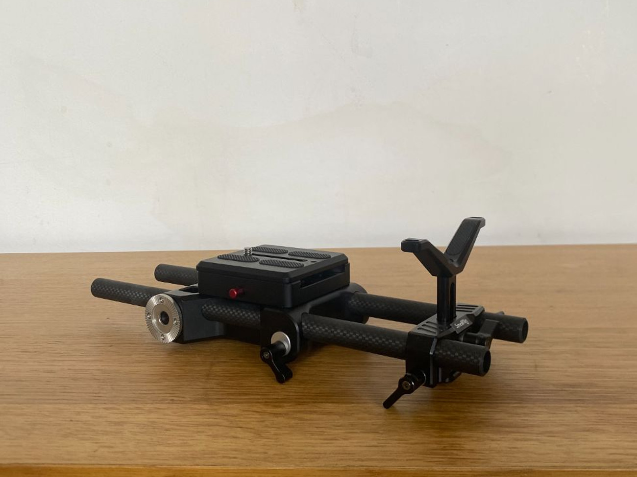 Smallrig baseplate with smallrig lens supports