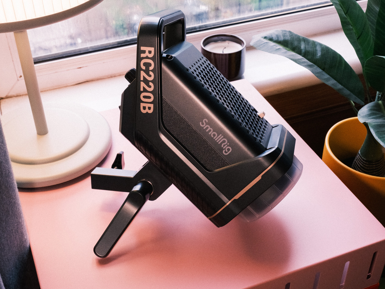 Smallrig rc220b bi-colour video light + stand + softbox