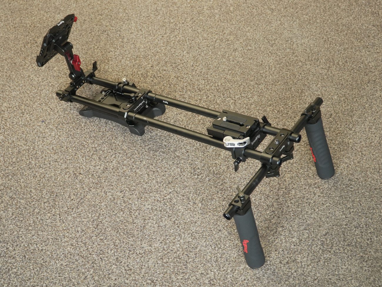 Smallrig shoulder rig + v-mount