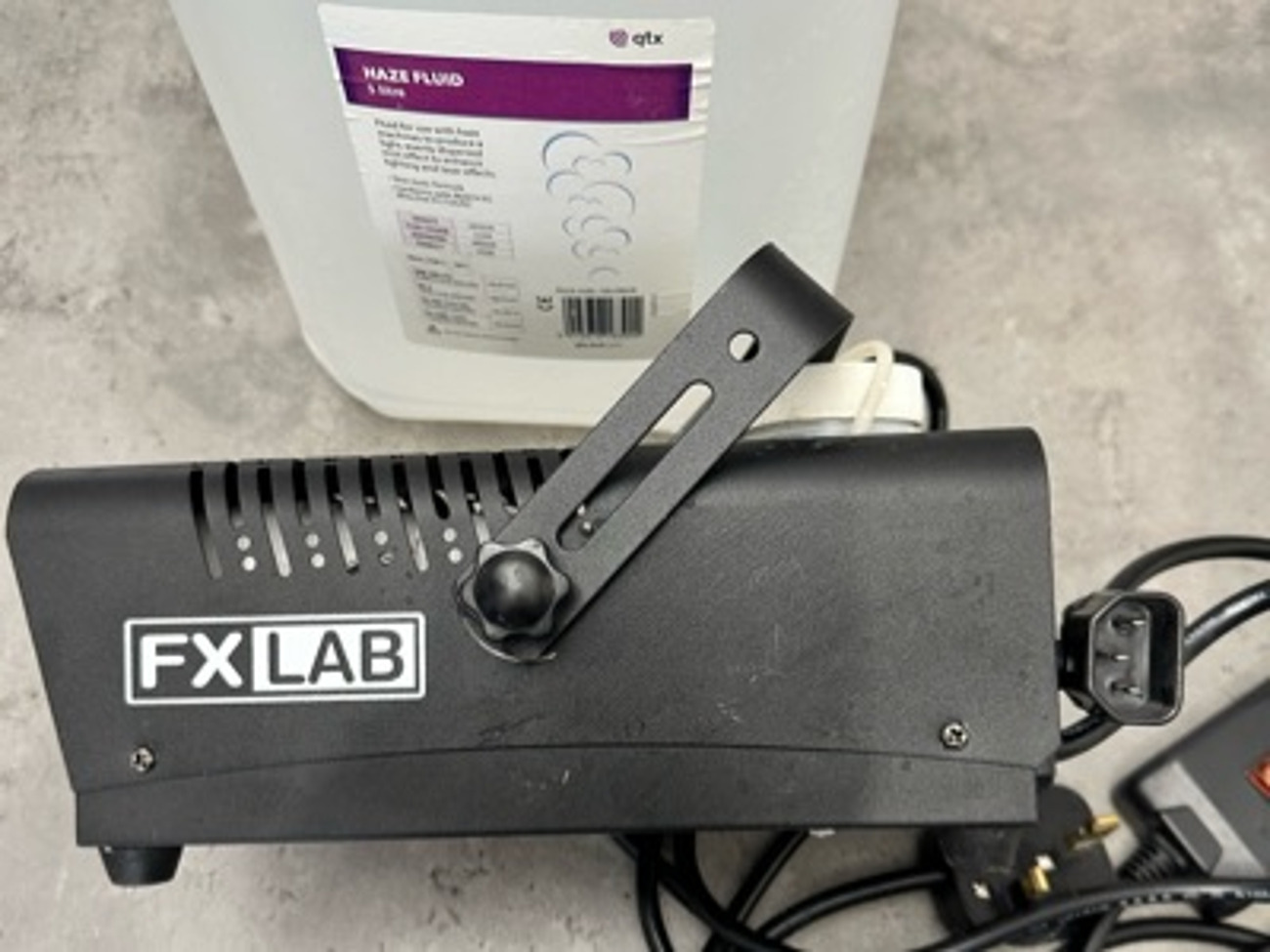 Smoke machine + (fluid included) 