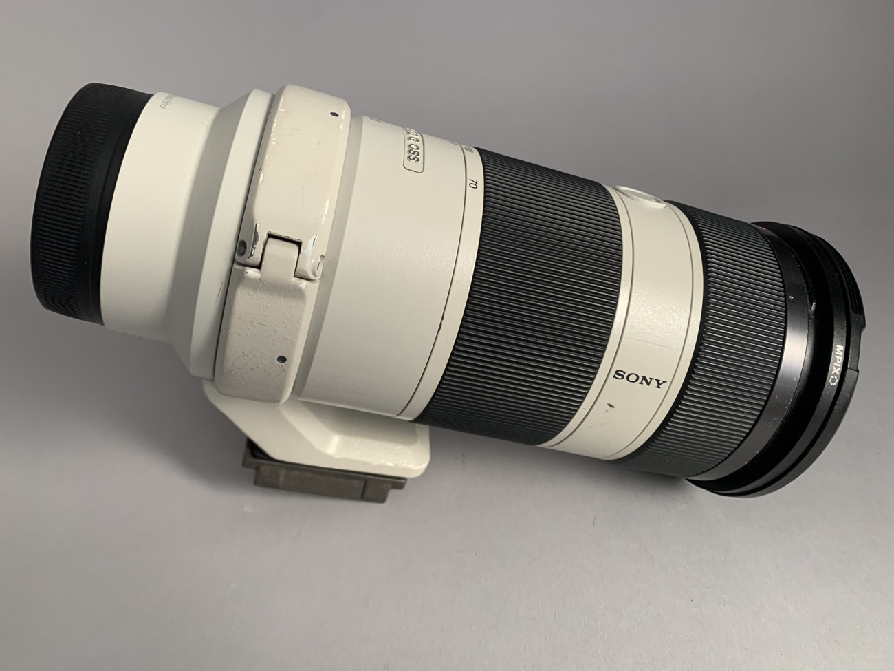 Sony 70-200mm f4 wide zoom lens + hood (sel70200g) sn1856573