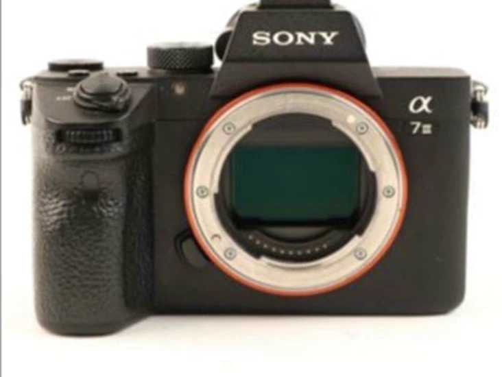 Sony a7 iii + kit lens fe 3.5-5.6 28-70mm + speedlight