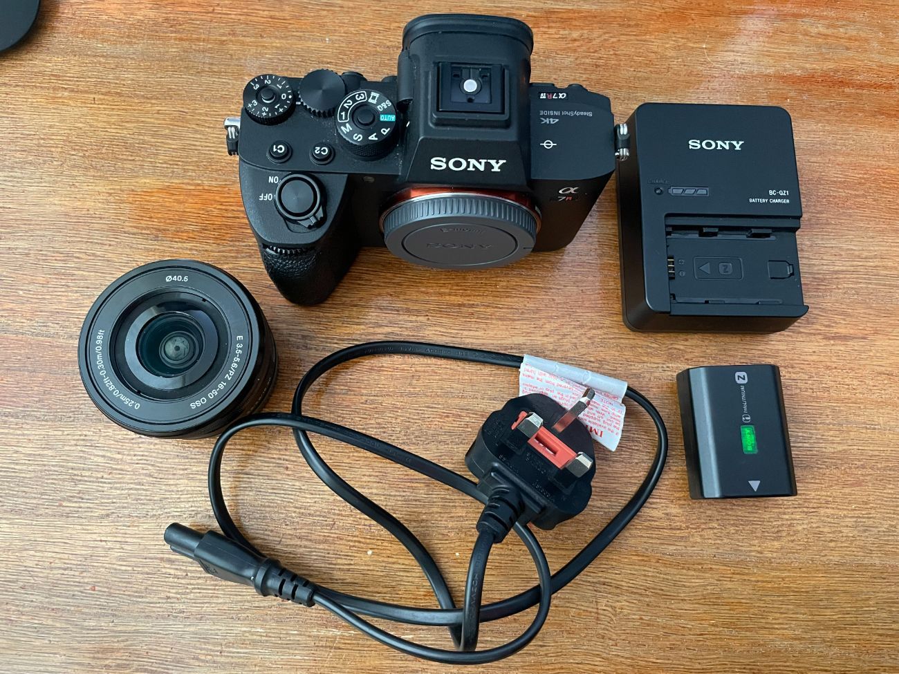 Sony a7 r4 + 16-50mm lens