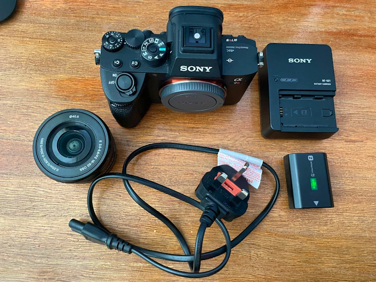 Sony a7 r4 + 16-50mm lens
