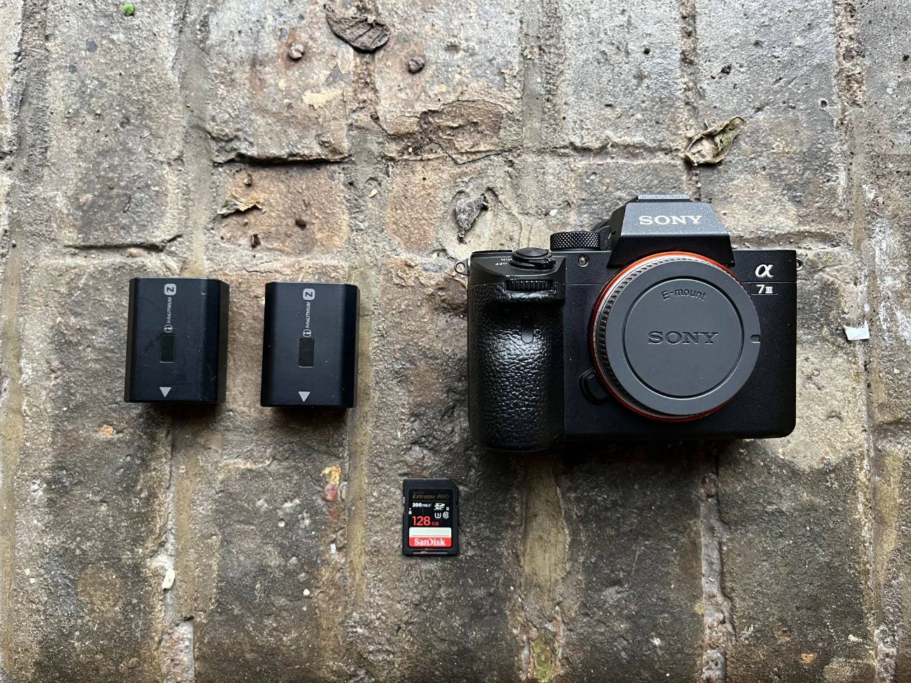 Sony a7iii - full frame mirrorless camera with 128go sd card