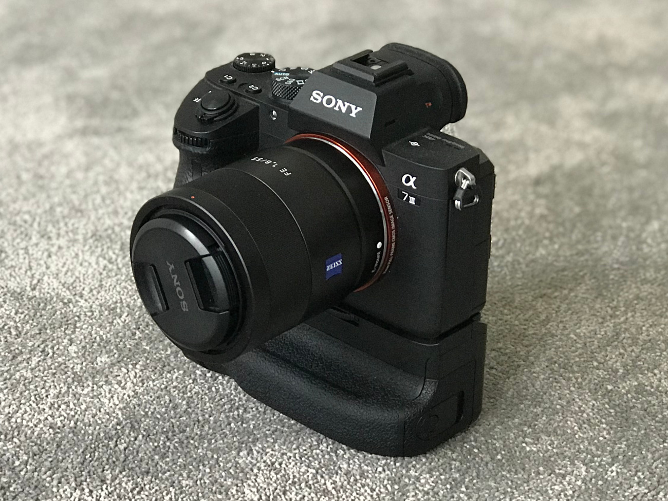 Sony a7iii + sony zeiss 55mm 1.8 + vertical grip