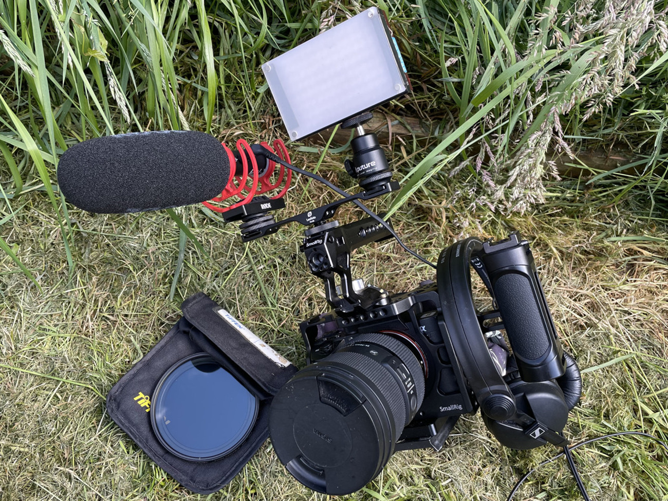 Sony a7iii +24 -70mm handheld rig + mic light  handle