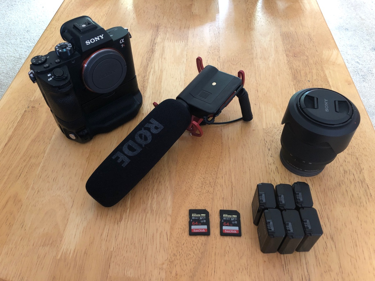 Sony a7r2 filmmakers kit 28 - 70 mm lens