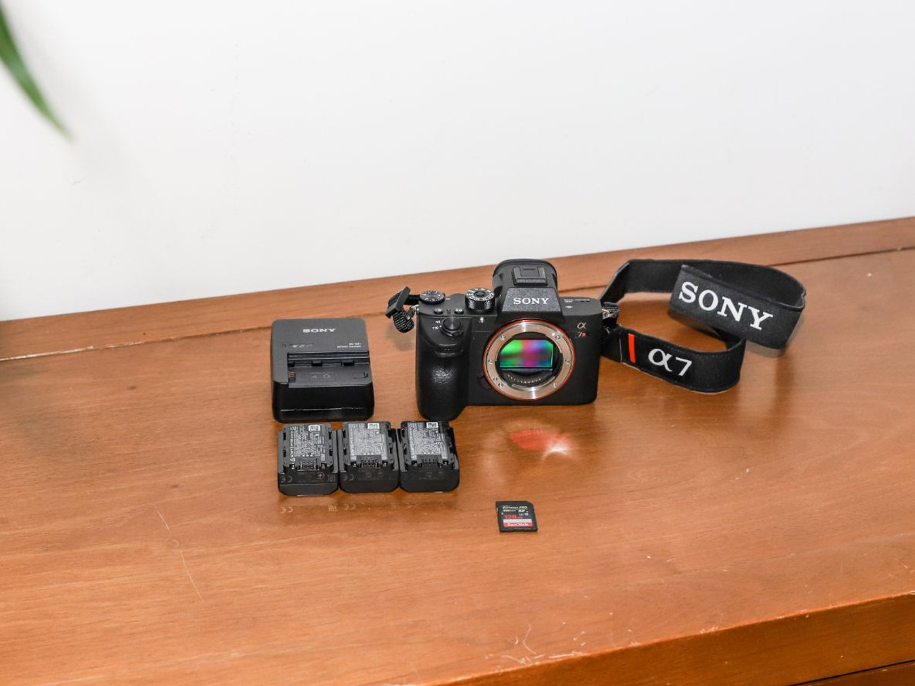 Sony a7riv 4 mirrorless digital body - sony a7r 4 iv