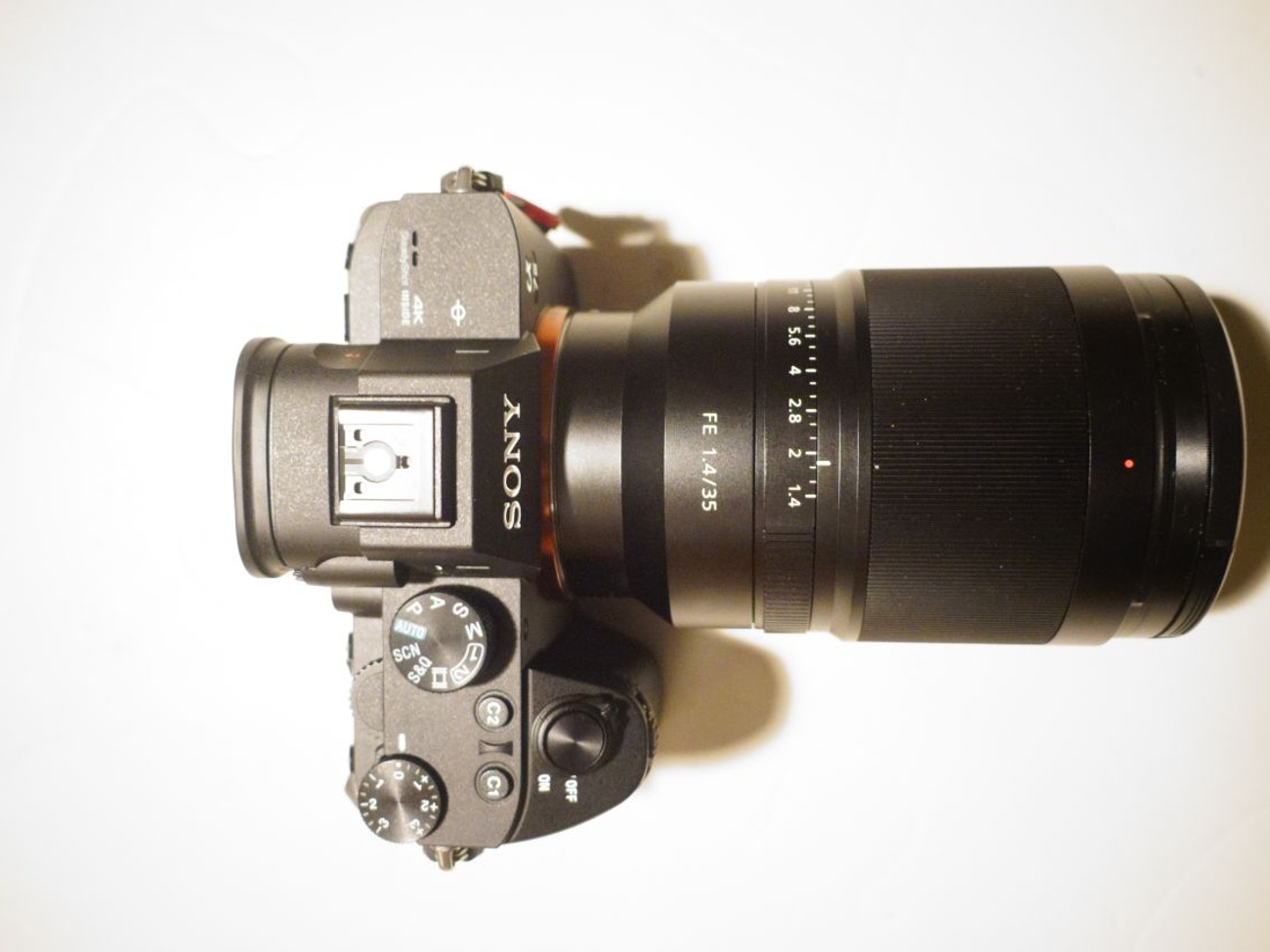 Sony distagon t* fe 35mm f/1.4 za lens