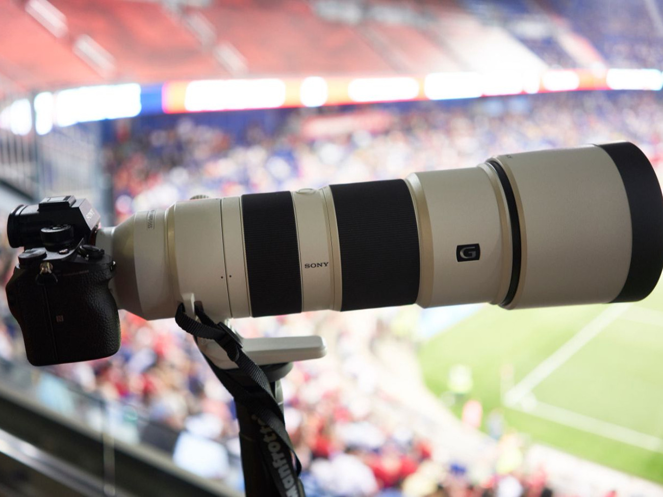 Sony fe 200-600mm f5.6-6.3 g oss sel200600g telephoto lens