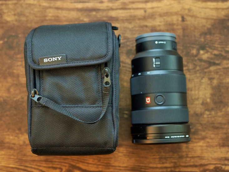 Sony fe 24- 70 f2.8 g master lens w/carrying bag
