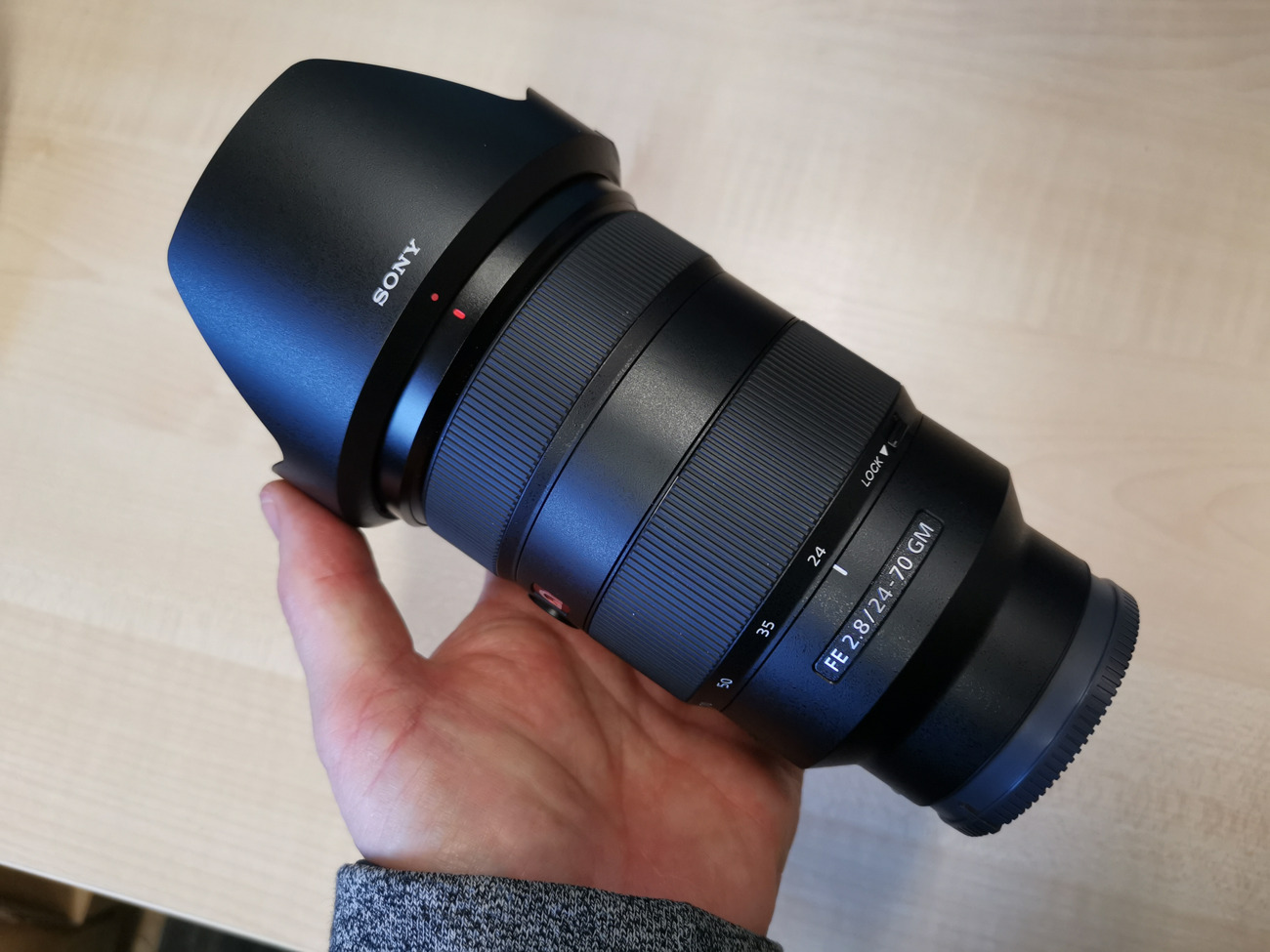 SIGMA 18-300mm F3.5-6.3 DC MACRO ズームレンズ SONY FE 24-70mm F2.8 GM II SEL2470GM2 新品]ソニー FE 24-70mm