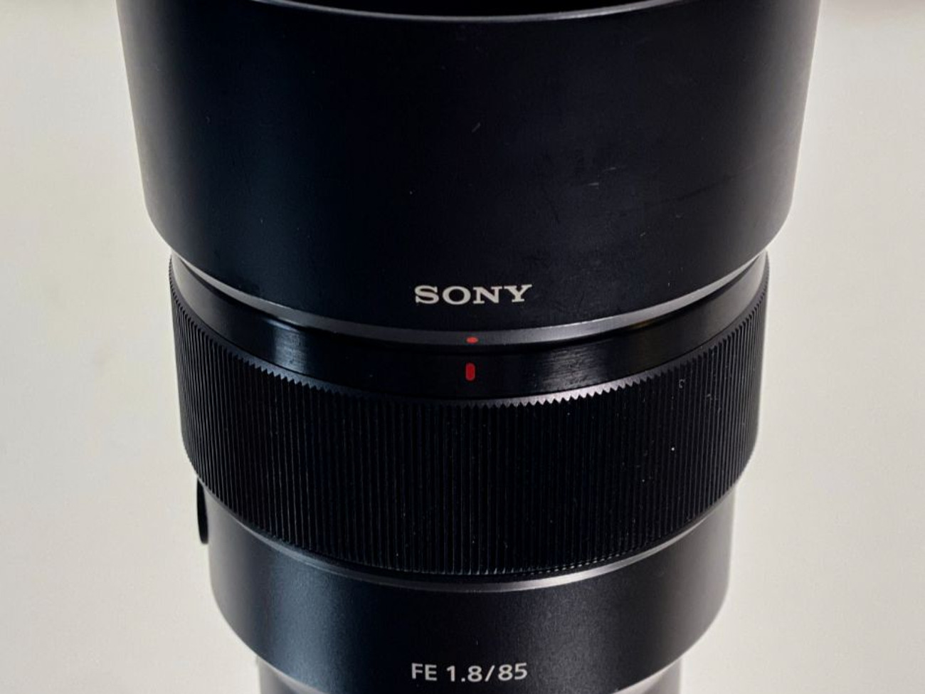 Sony fe 85mm f/1.8 lens e-mount ff full frame