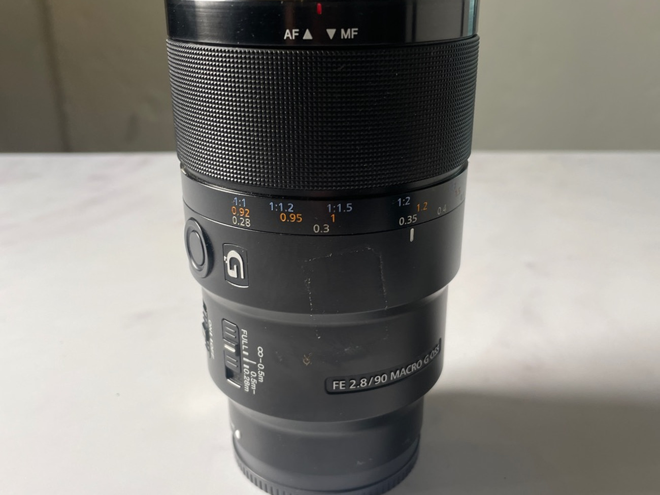Sony fe 90mm f2.8 macro g oss lens