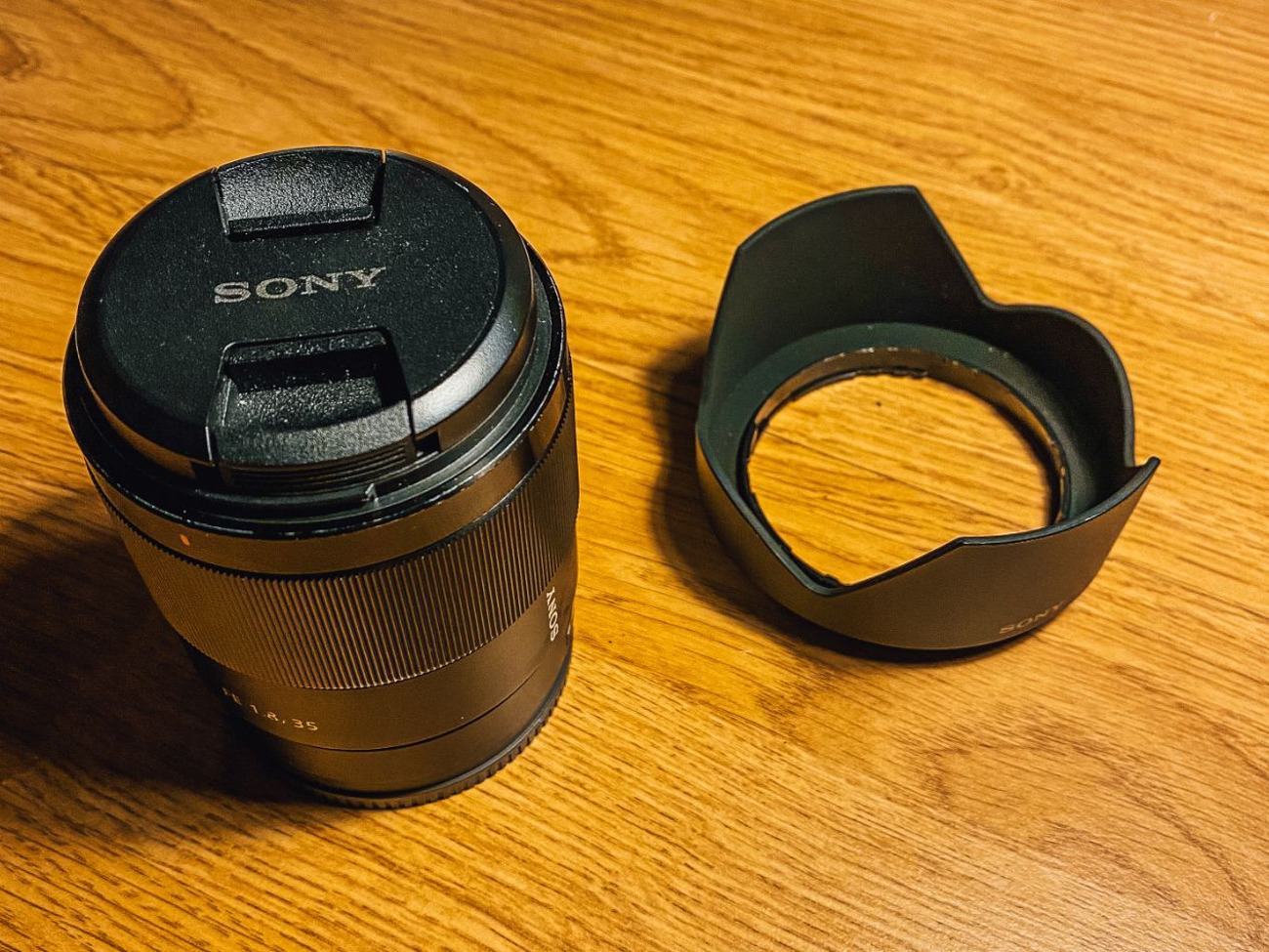 Sony fe sel35f18f f1.8 35mm wide-angle lens + hood