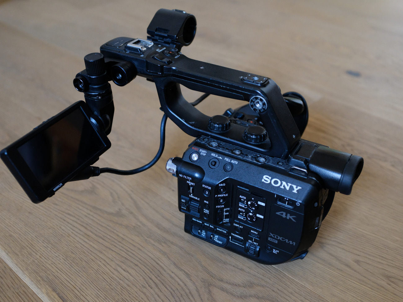 Sony fs5 4k cine camera - basic kit battery and x2 sd cards