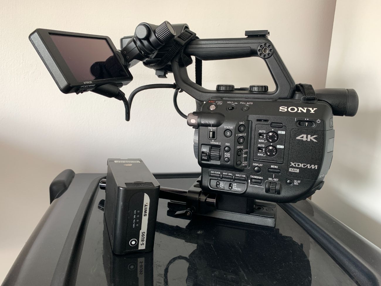 Sony fs5 mk1 body + 1 large battery (raw update)