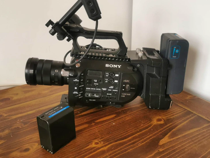 Sony fs7 + v-lok and sony lens.