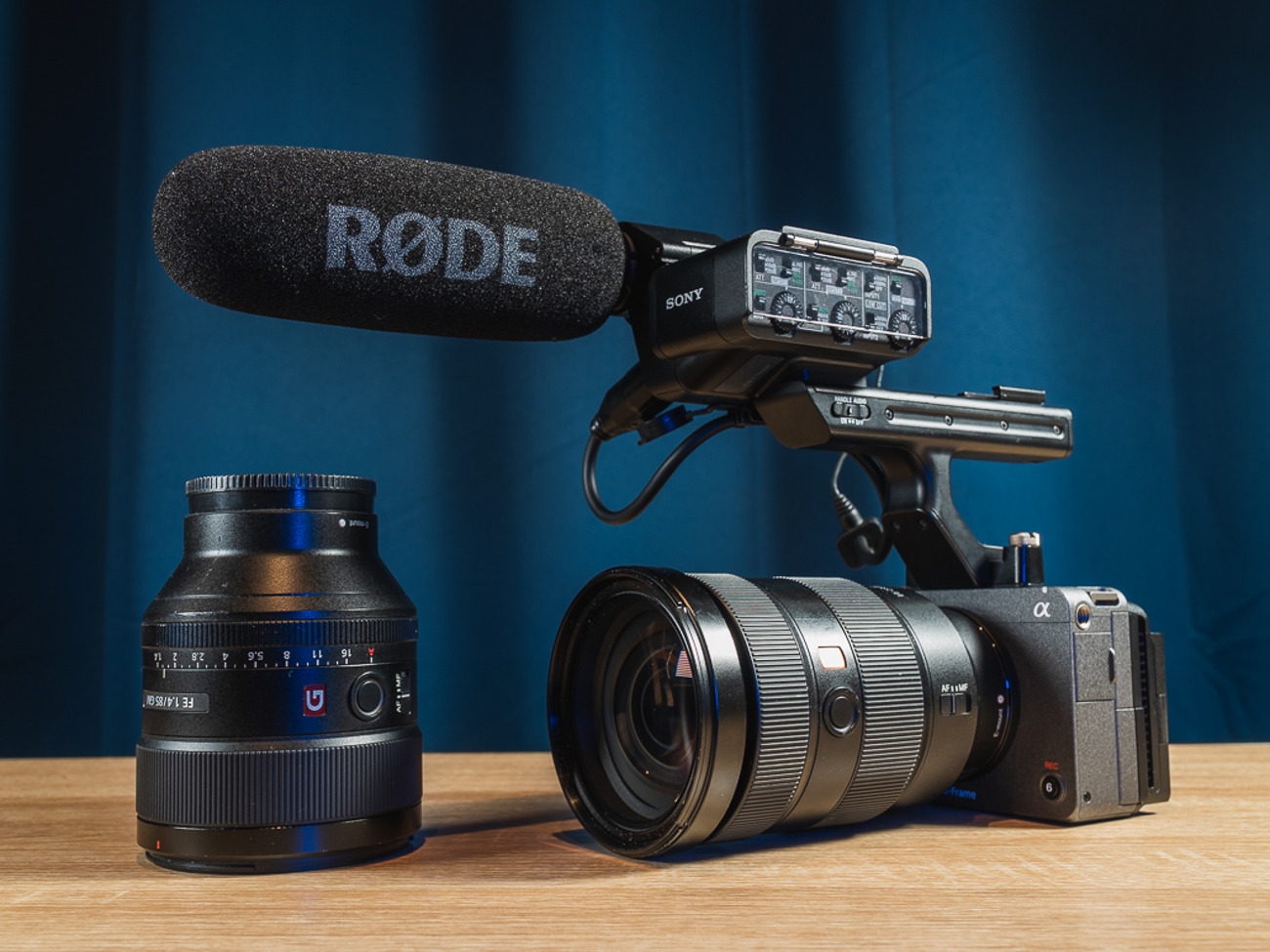 Sony fx3 + fe 85mm + fe 24-70mm + rode ntg5