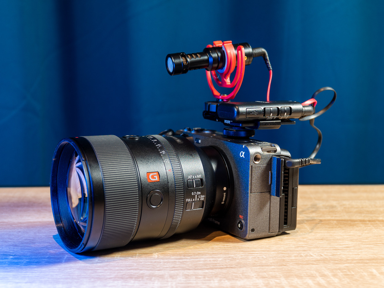 Sony fx3 + fe 135mm + rode videomicro + sony wireless mic