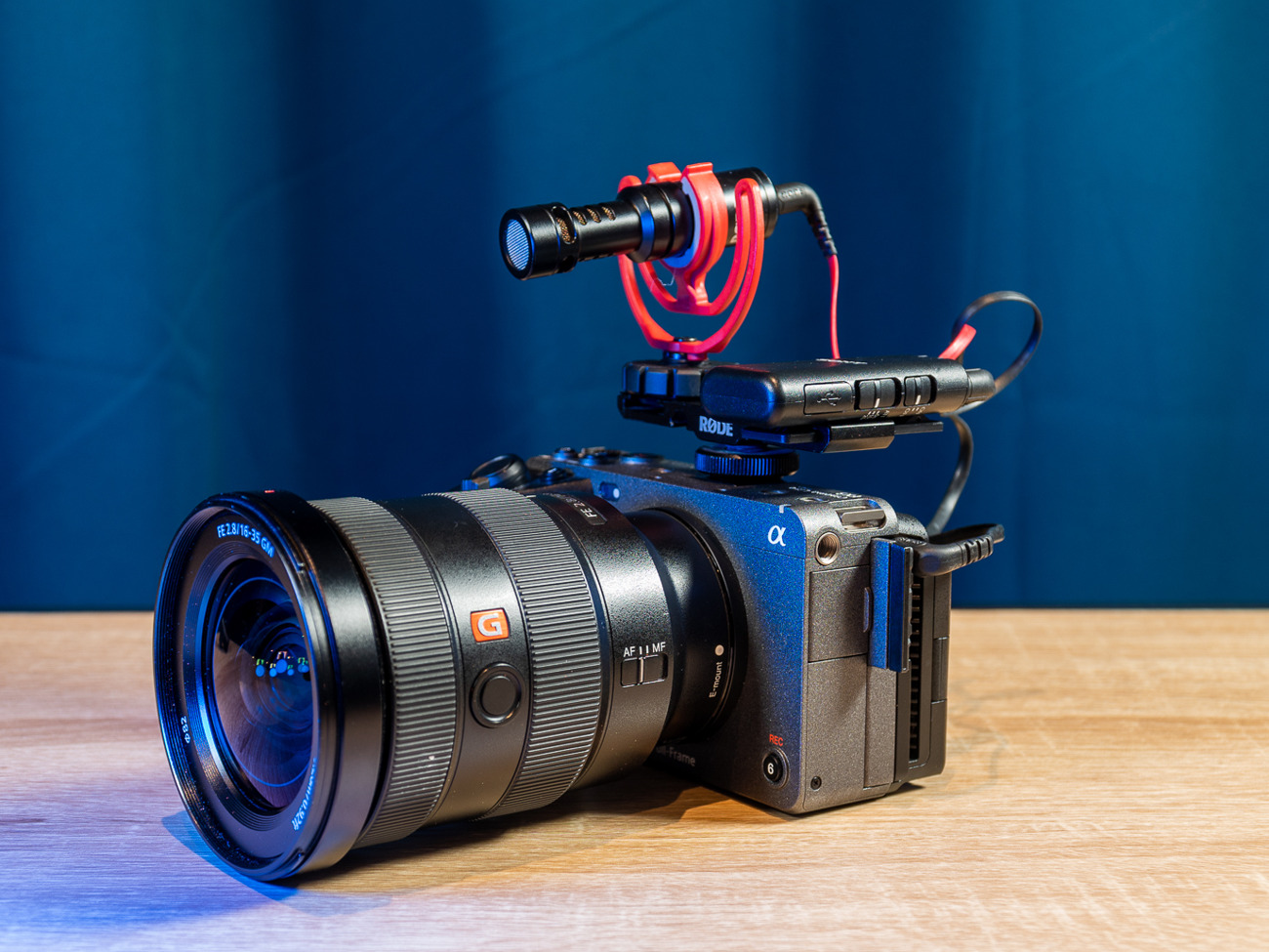 Sony fx3 + fe 16-35 mm + rode videomicro  + sony wireless microphone