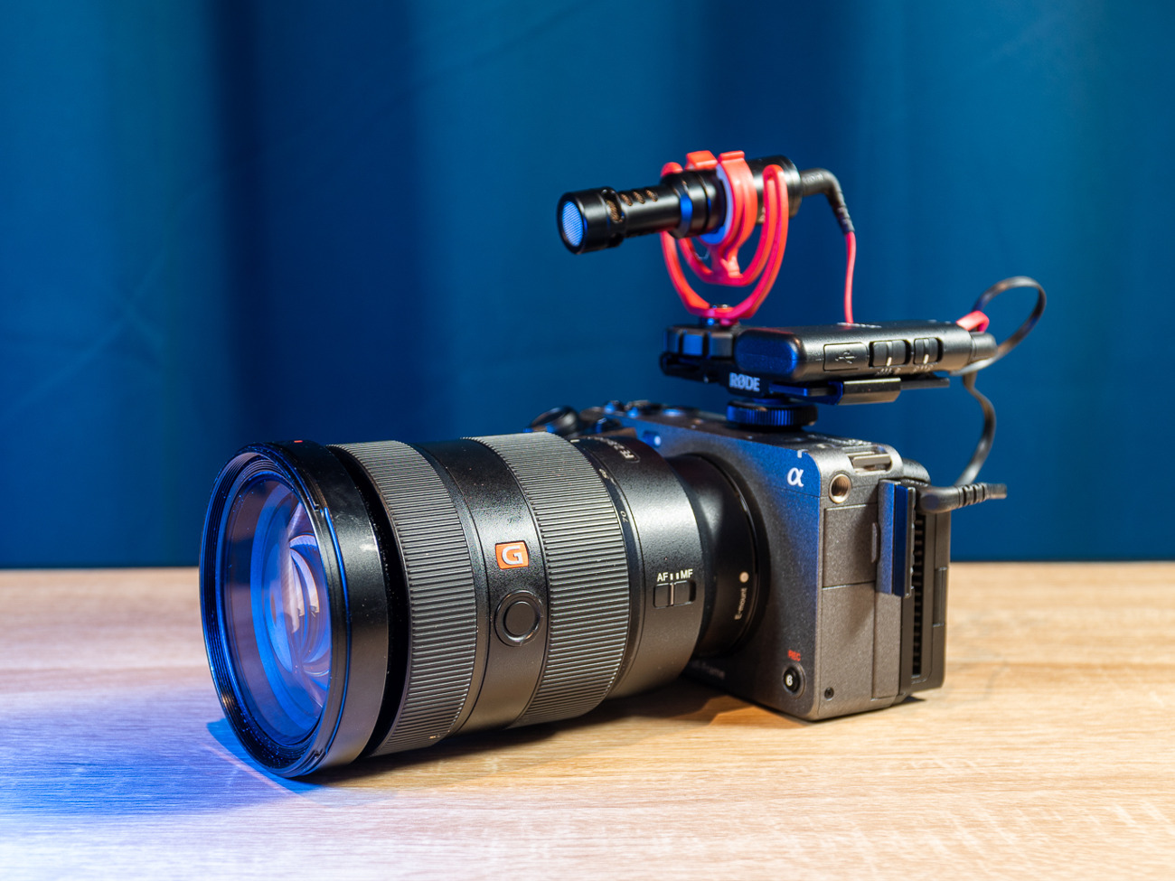 Sony fx3 + fe 24-70mm + rode videomicro + sony wireless mic