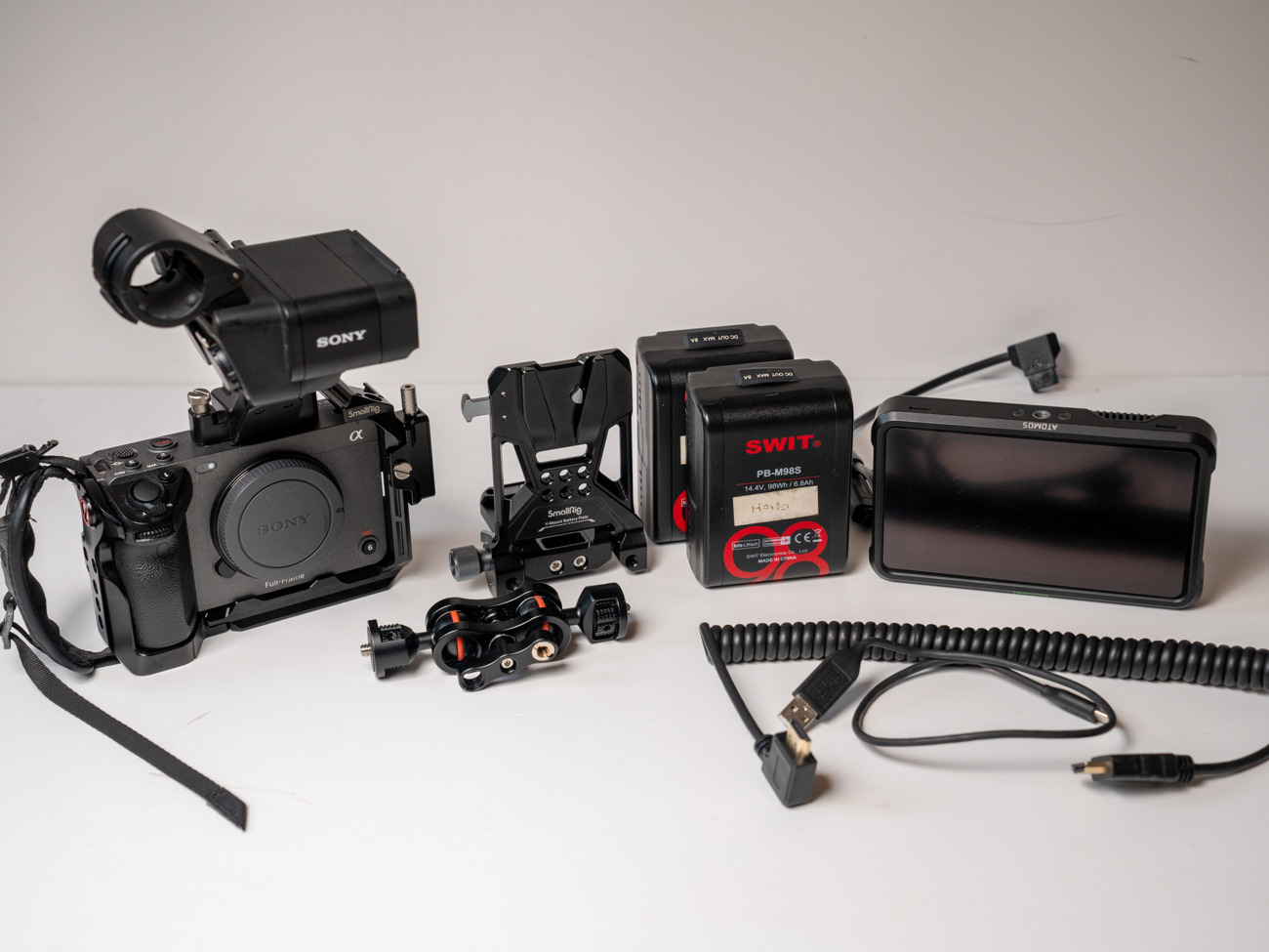 Sony fx3 with v-mount and monitor atomos
