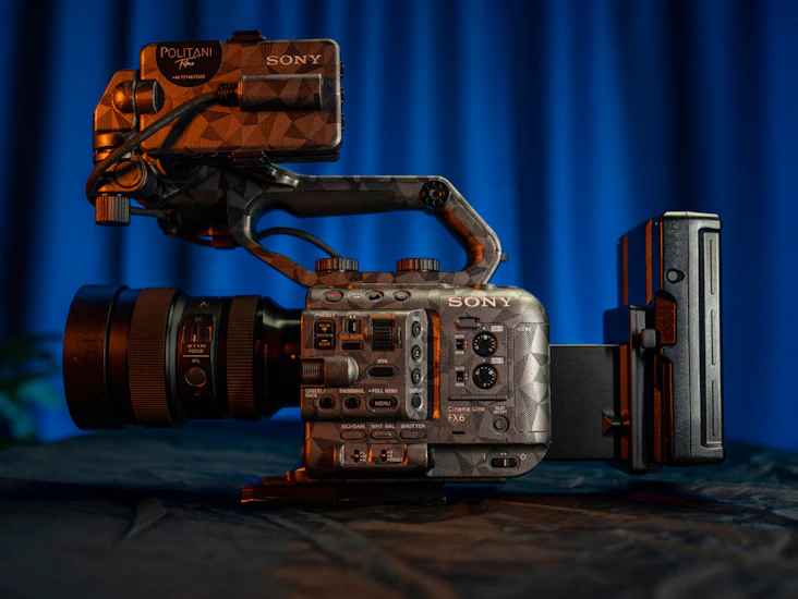 Sony fx6 | body + cf express 320gb + 2x v mount battery