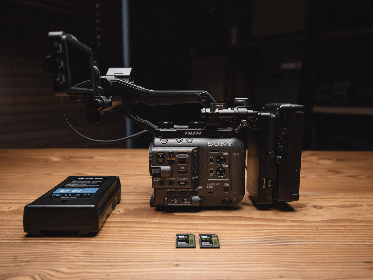 Sony fx6 basic kit - with 2 v-mount batteries and 2 sd cards