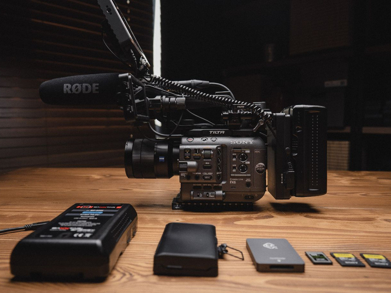 Sony fx6 - shoot kit with sony zeiss 24-70mm lens