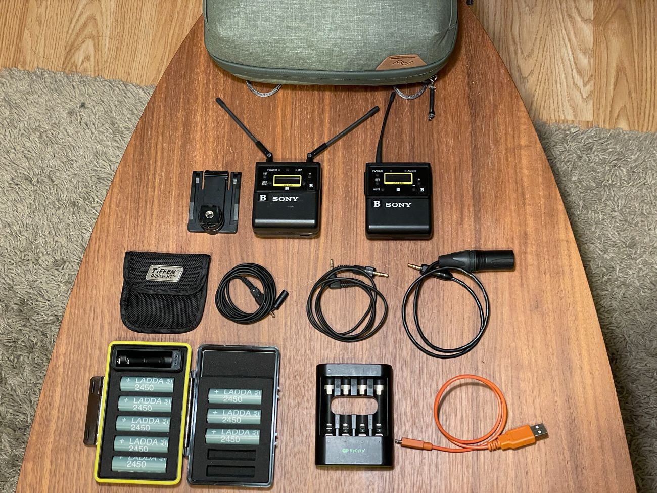 Sony uwp-d21 wireless mic kit , lapel mic