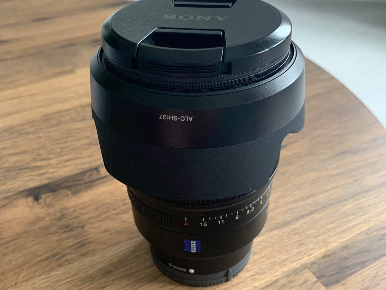 Sony zeiss 35mm f1.4 prime lens