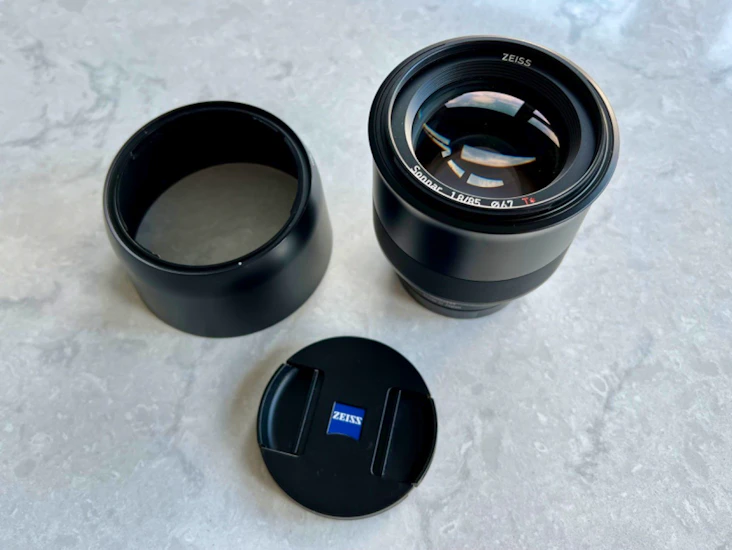 Sony zeiss 85mm batis 1.8 lens e-mount